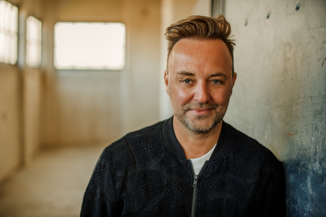Niels Geusebroek - Because of You